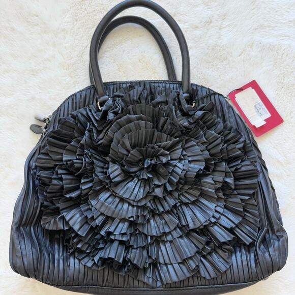 Valentino Garavani Handbags - Valentino Garavani women leather bag Authentic Retail 1850$